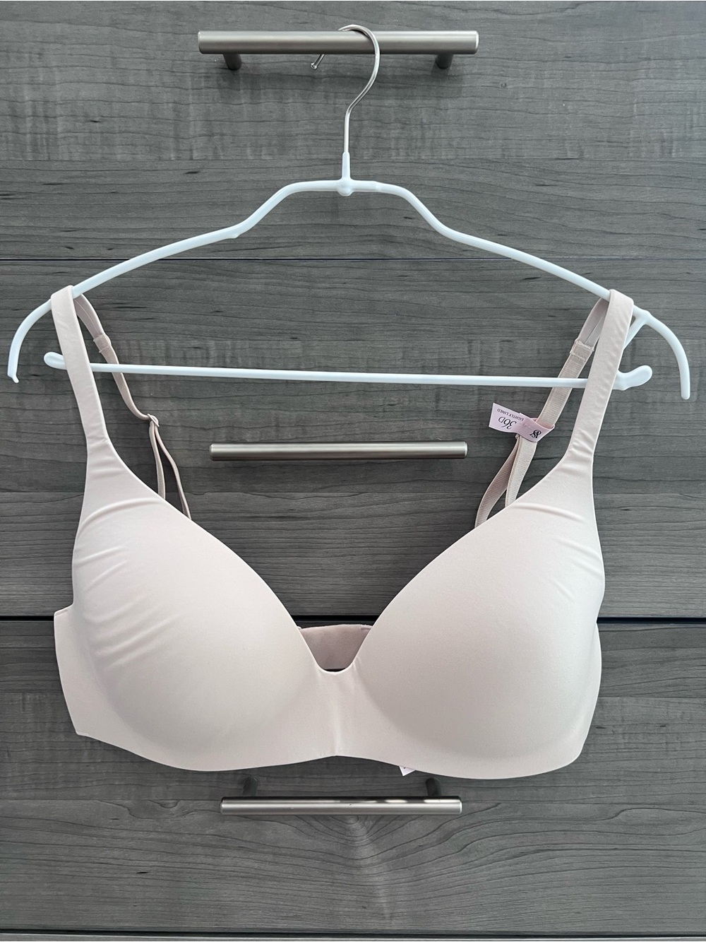 Victoria's Secret body by Victoria plunge bra 36D new with tags
